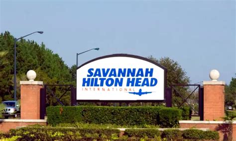 who flies to savannah|who flies into savannah airport.